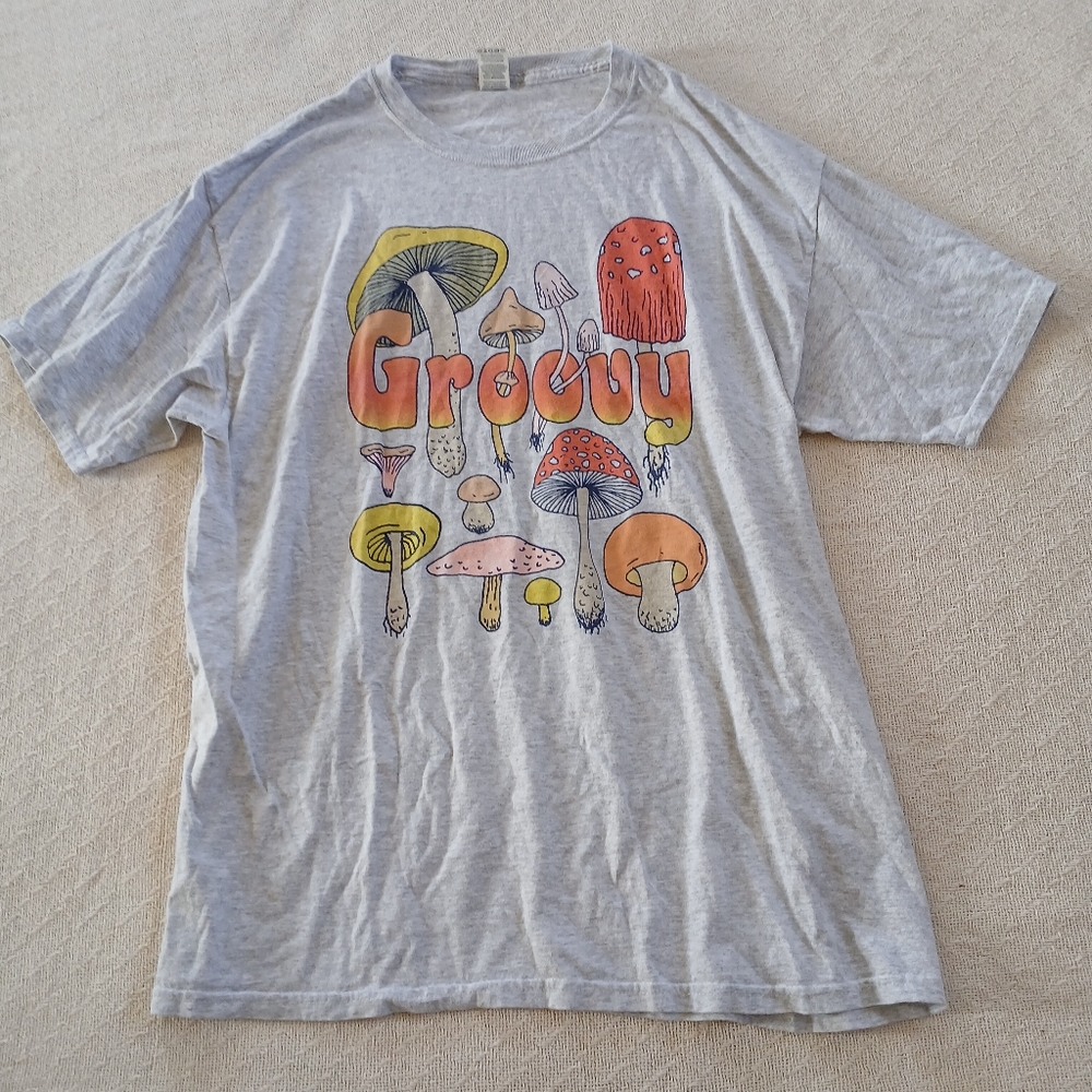 fruit of the loom ♡ groovy mushroom tee shirt